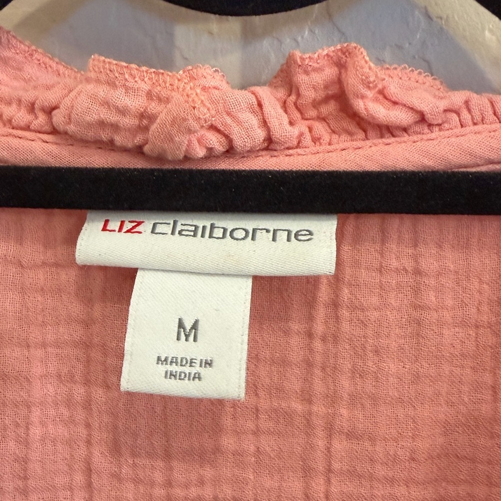 Liz Claiborne peach ruffle V-neck sleeveless top - Picture 2 of 6